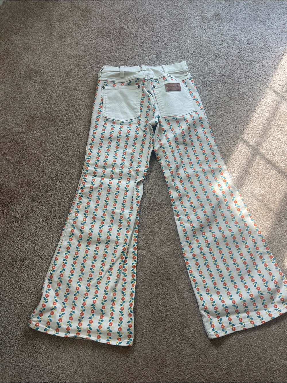 Wrangler Cream Floral-Print Flare Jeans - Picture 3 of 4